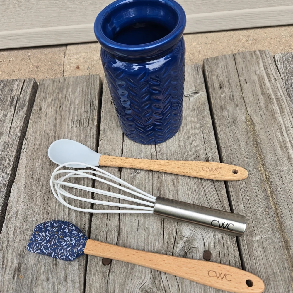 Child size kitchen utensil set pottery holder CWC new Play